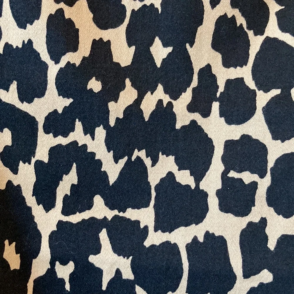 Classy Animal print pencil skirt. - Picture 2 of 5